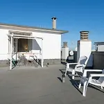 Cozy Studio Apartment Near Station - With Parking