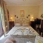 Queen'S Luxurious House
